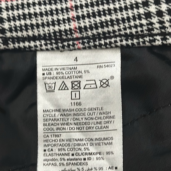 Old Navy Pixie Pants - Picture 10 of 10